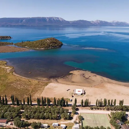 Two-bedroom In Ploce Apartmán *