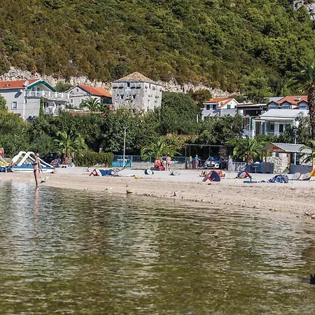 Two-bedroom In Ploce Apartmán