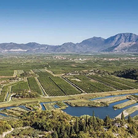 Two-bedroom In Ploce *