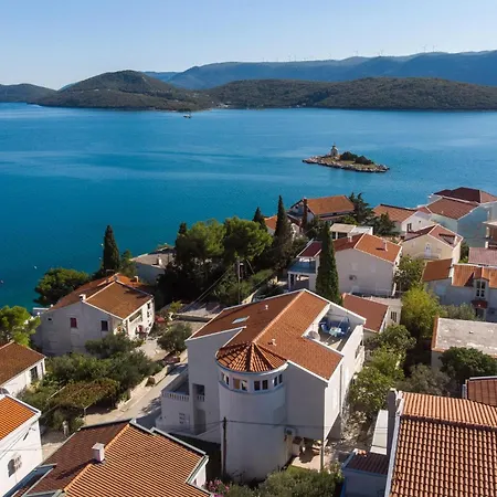 Two-bedroom In Ploce Klek