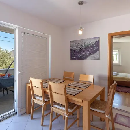 Two-bedroom In Ploce شقة كليك