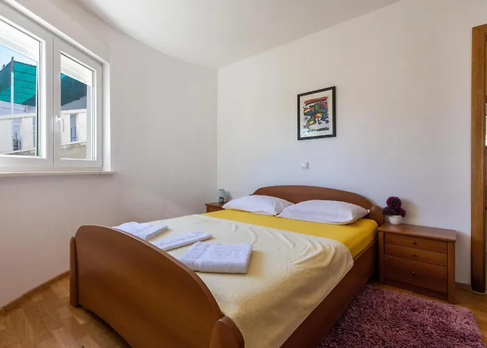 Two-bedroom In Ploce Lejlighed